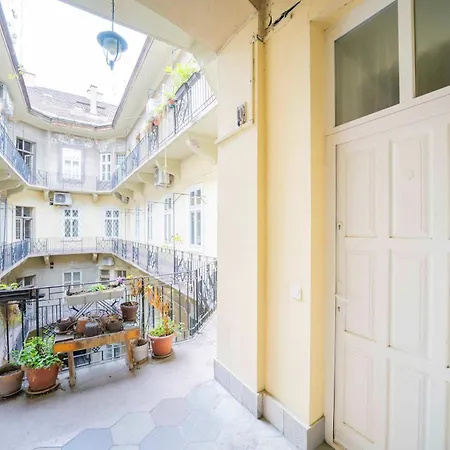 Chic & Getaway Dob 20